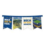 banderín Boca Juniors con escudo azul y oro colgado en evento