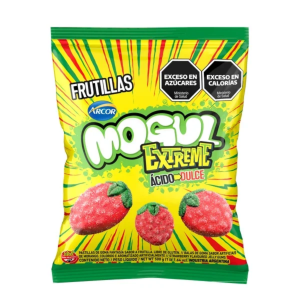Mogul Extreme Frutillas 500 g, bolsa verde y amarilla con gomitas rojas en forma de frutilla y cobertura azucarada.